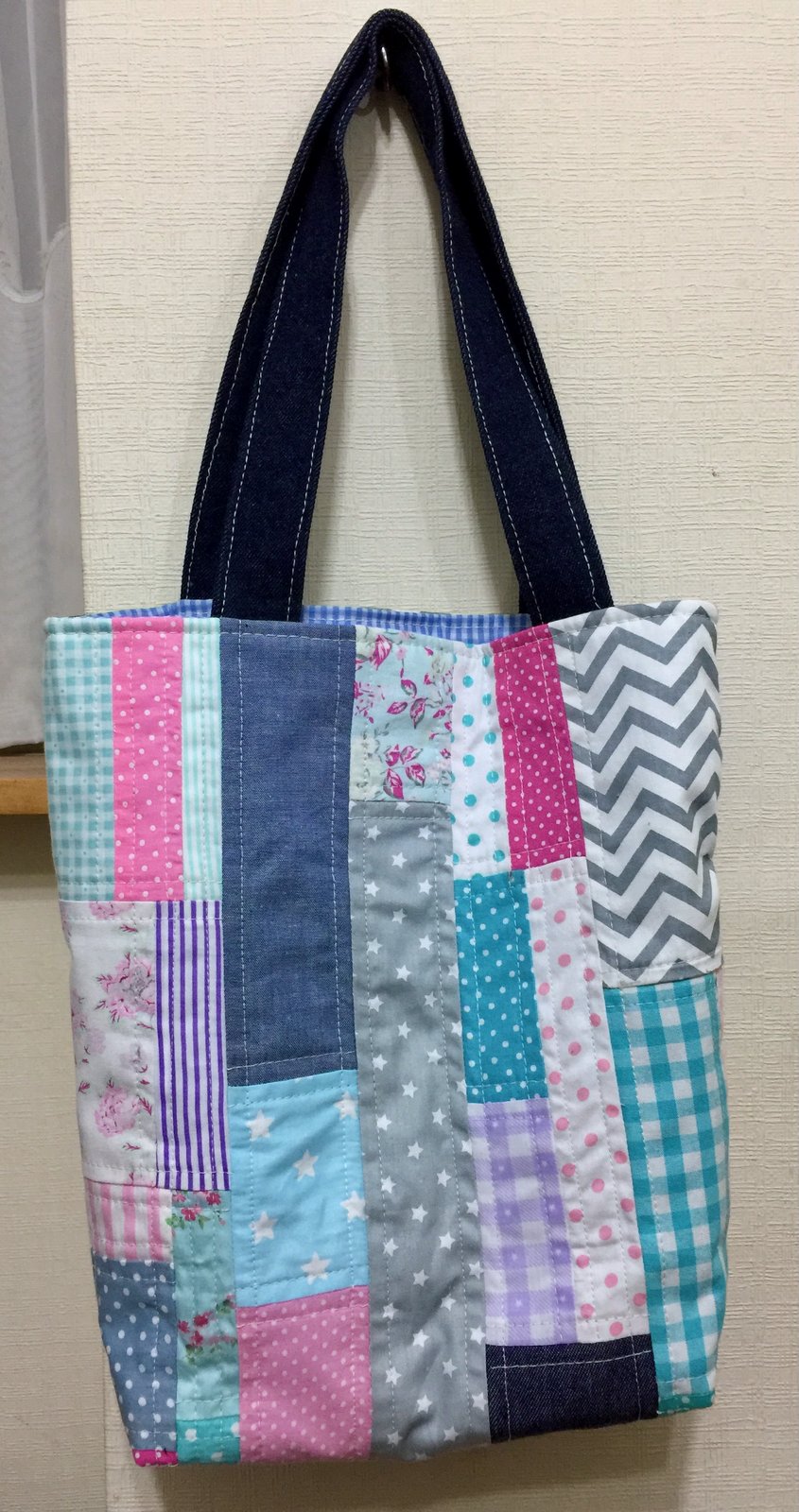 Bolso tote de patchwork con asas de mezclilla azul